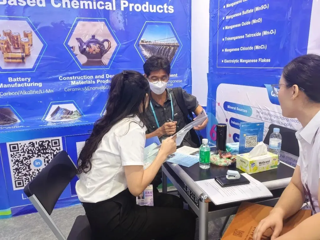 QingChong демонстрирует полный спектр марганцевых химикатов на Кантонской ярмарке